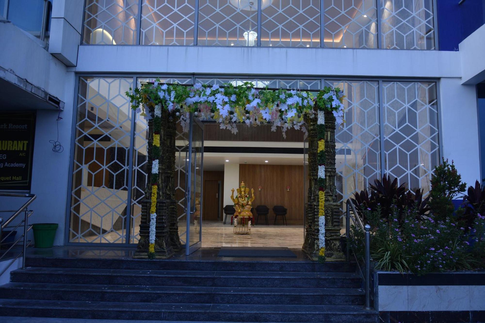 Silver Stone Park Resort, Kovilpatti Exterior photo